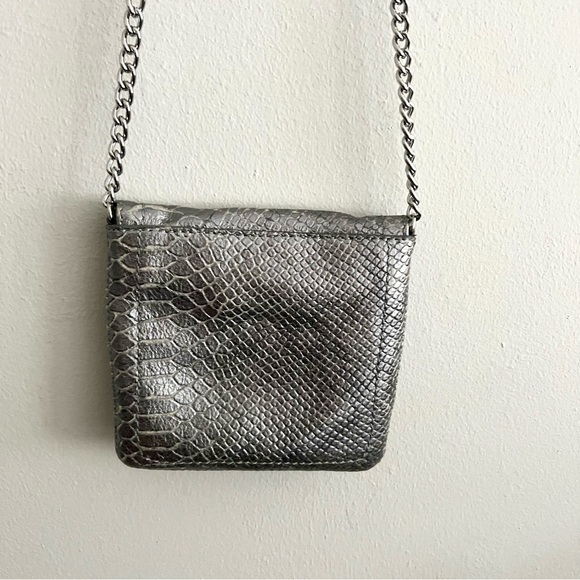 Leather small crossbody bag Banana Republic metallic silver on trend. - Picture 9 of 9